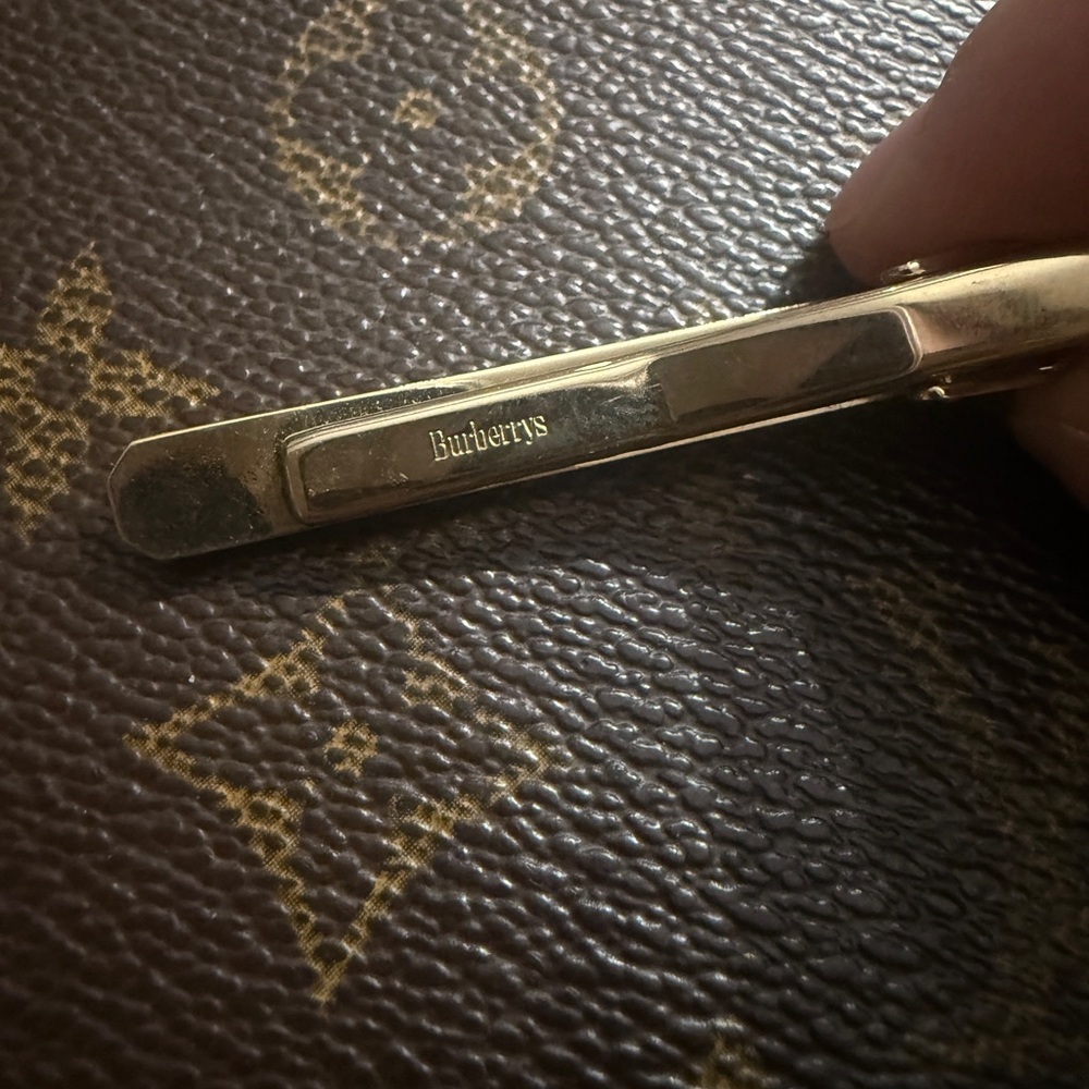 Men’s Brushed Gold Burberry Tie Clip. Like New In Excellent Condition. - Picture 2 of 4